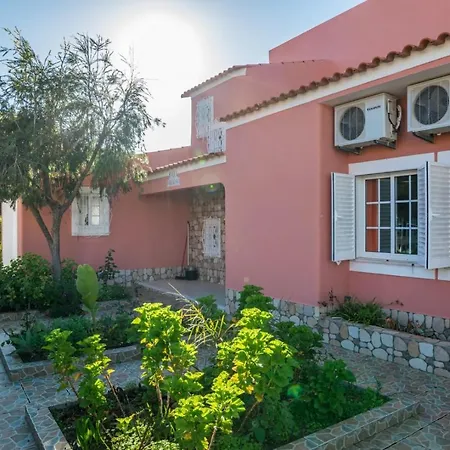 Paraiso Spacious And Central To Enjoy Best Beaches Ac Wifi Garden Pool Villa Albufeira