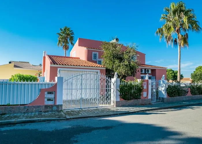 Paraiso Spacious And Central To Enjoy Best Beaches Ac Wifi Garden Pool Вилла