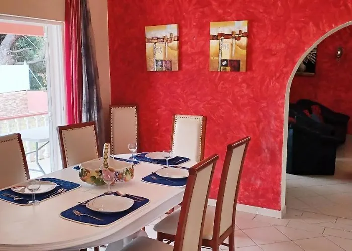 Paraiso Spacious And Central To Enjoy Best Beaches Ac Wifi Garden Pool