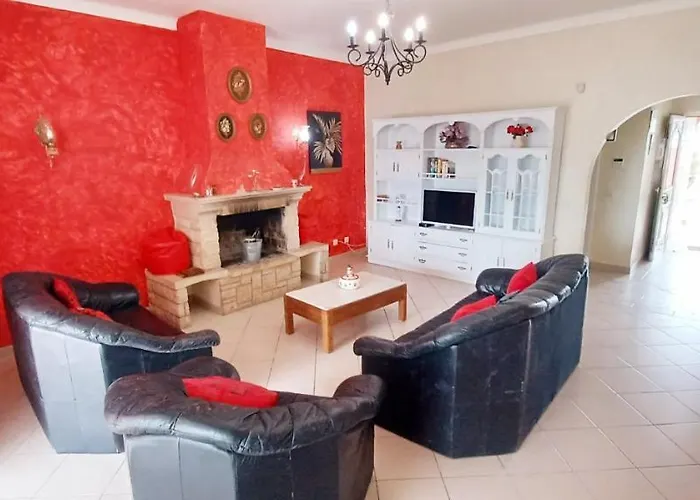 Villa Paraiso Spacious And Central To Enjoy Best Beaches Ac Wifi Garden Pool Albufeira